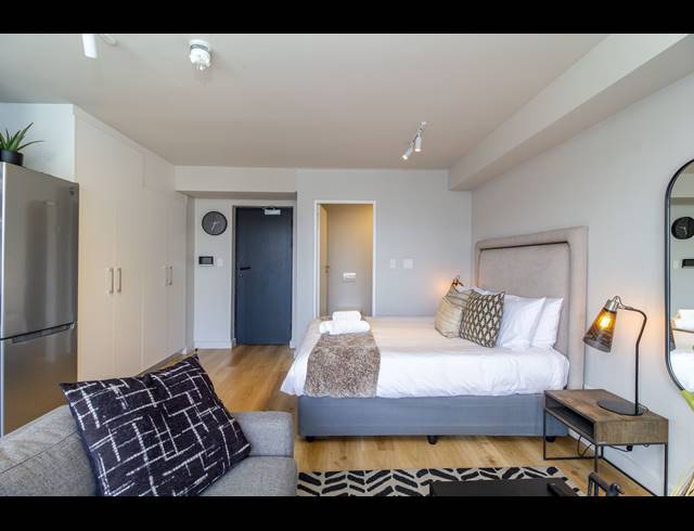 0.5 BEDROOM APARTMENT FOR SALE IN CAPE TOWN CITY CENTRE